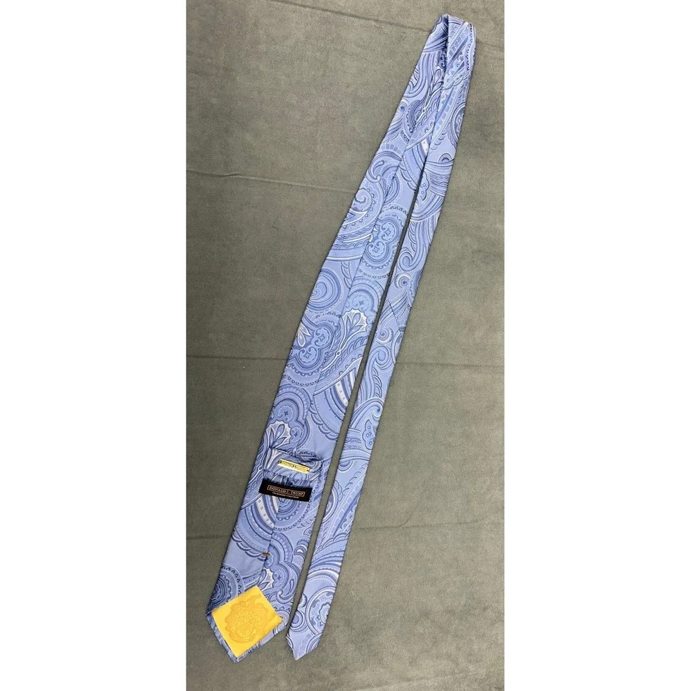 Donald J Trump Signature Collection Mens Blue Paisley Silk Tie Hand Made Classic